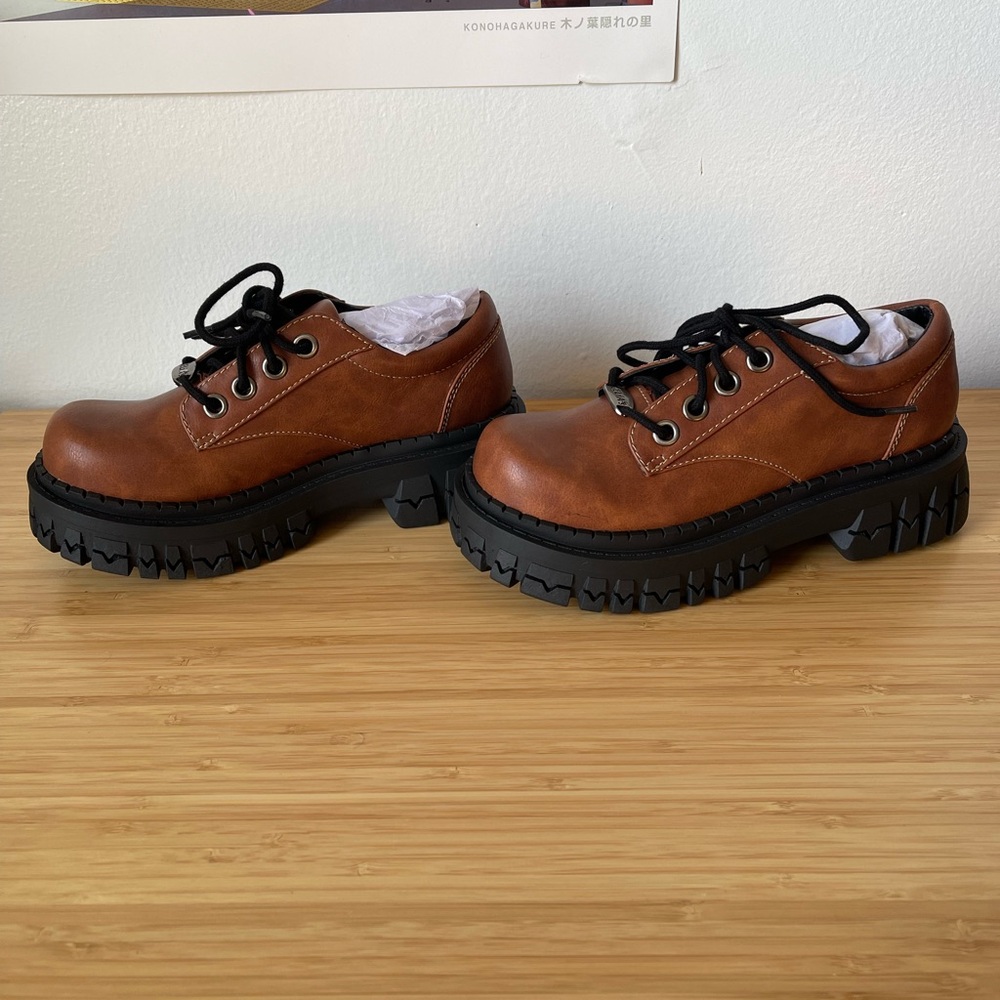 dELiA*s Dolls Kill Mocha Teen Craft Oxford Shoes - Picture 6 of 11